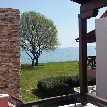 Beachfront Stylish Maisonette In イエリソス エクステリア 写真