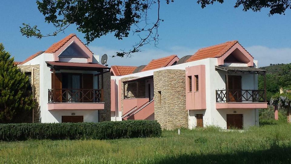 Beachfront Stylish Maisonette In イエリソス エクステリア 写真