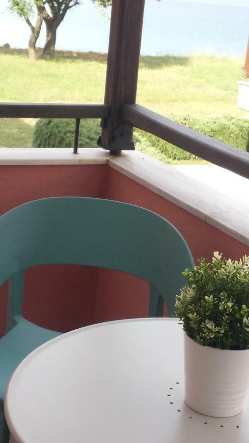 Beachfront Stylish Maisonette In イエリソス エクステリア 写真