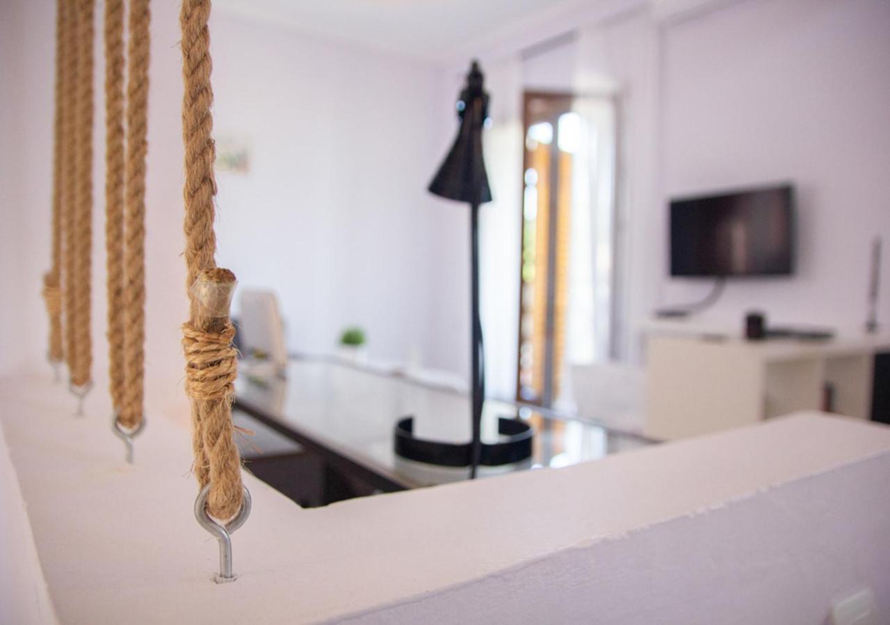 Beachfront Stylish Maisonette In イエリソス エクステリア 写真
