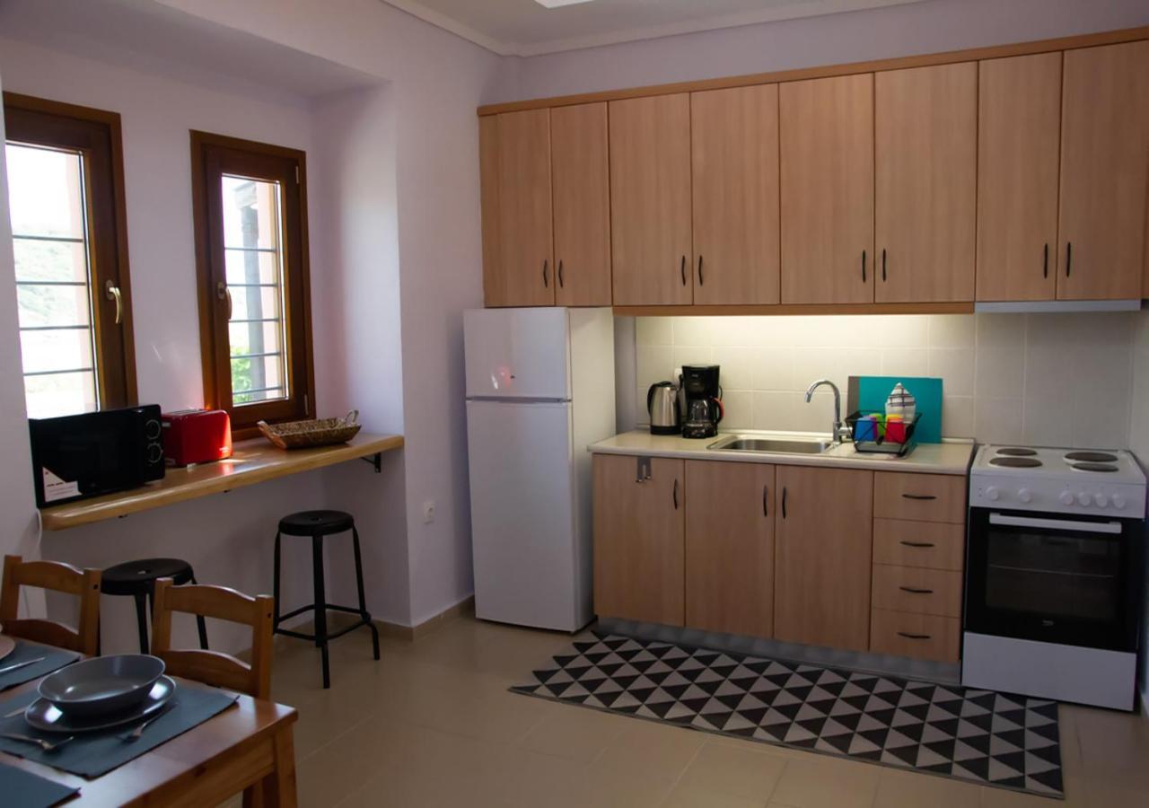 Beachfront Stylish Maisonette In イエリソス エクステリア 写真