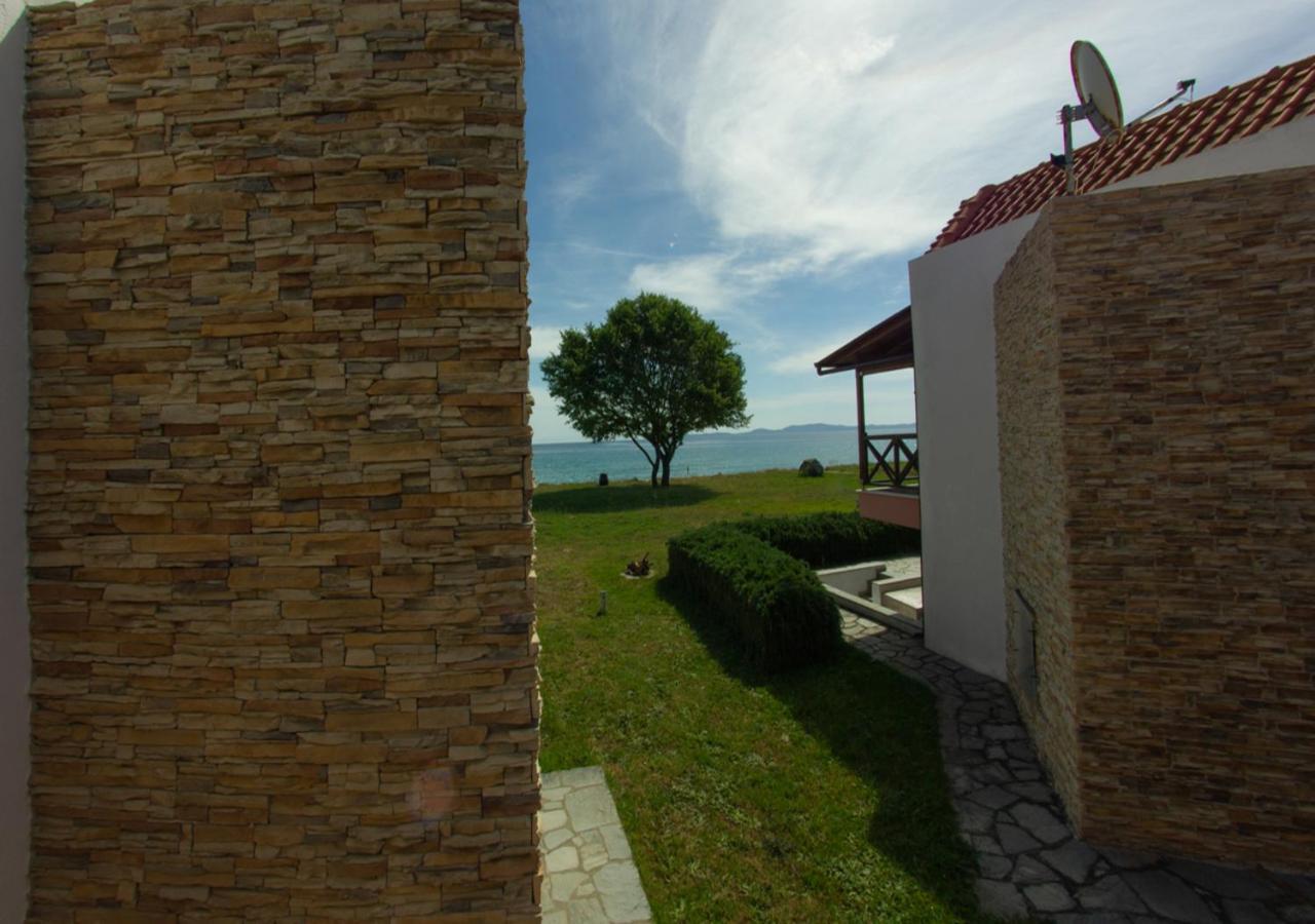 Beachfront Stylish Maisonette In イエリソス エクステリア 写真