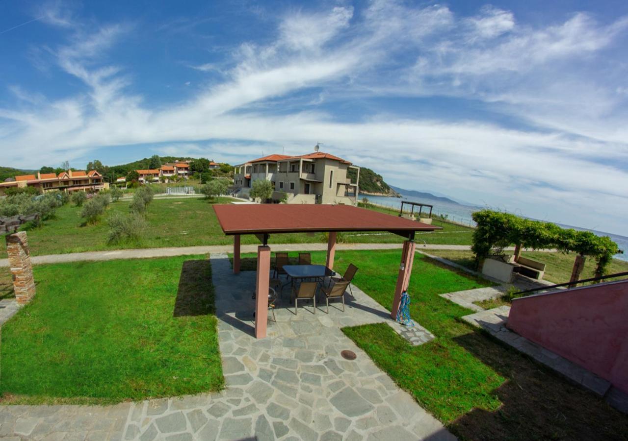 Beachfront Stylish Maisonette In イエリソス エクステリア 写真