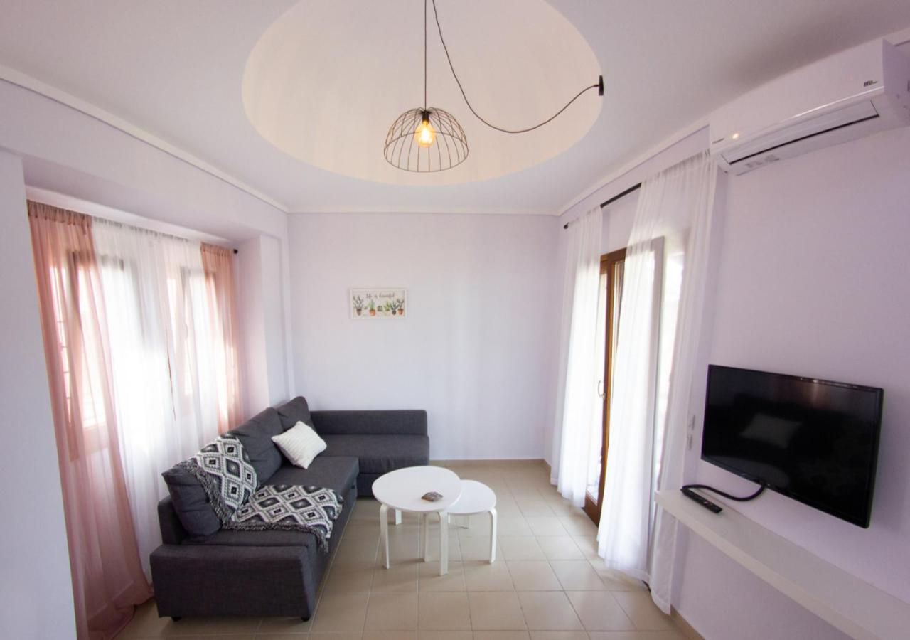 Beachfront Stylish Maisonette In イエリソス エクステリア 写真